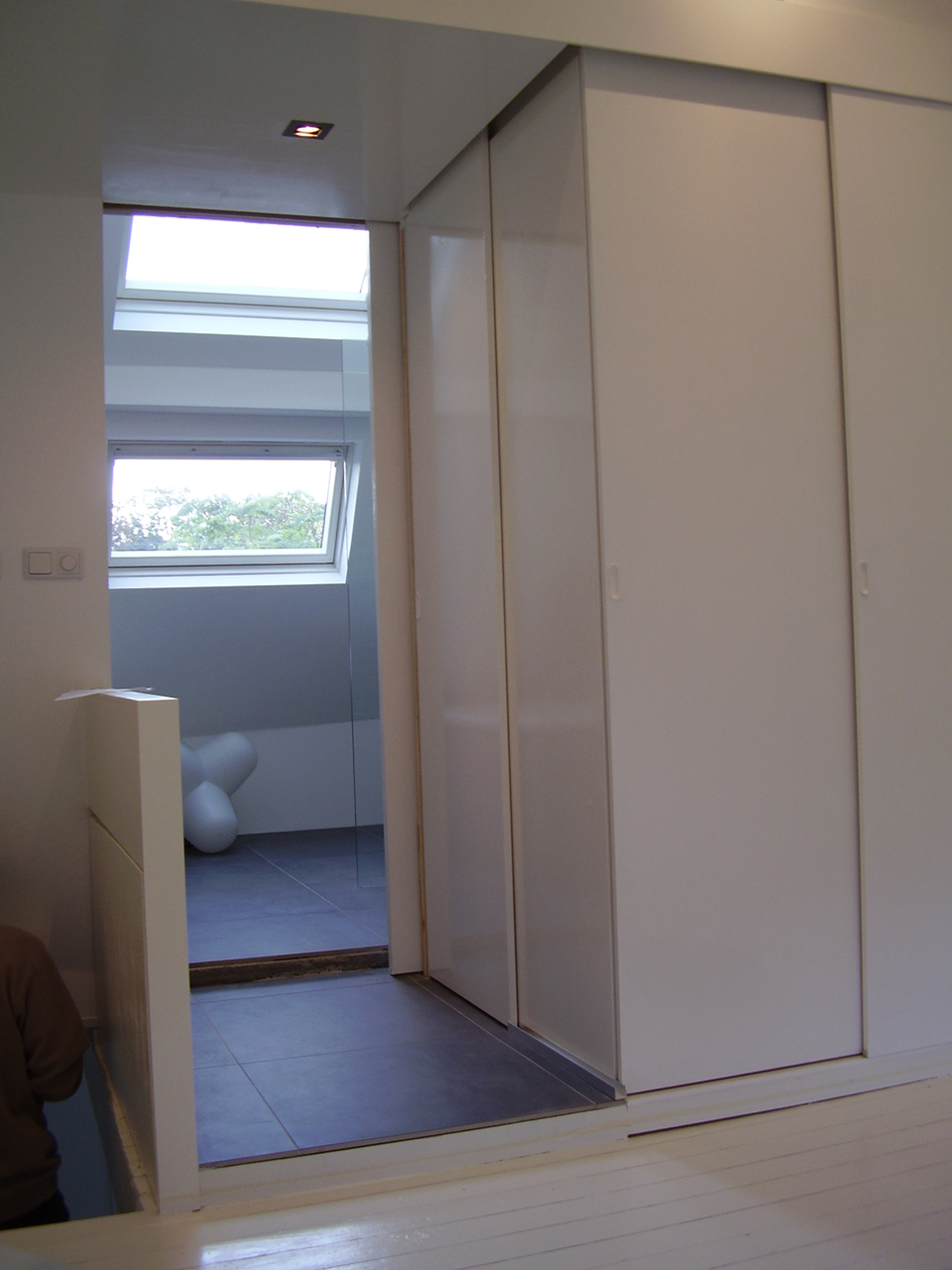 Badkamer en slaapkamer kastwand